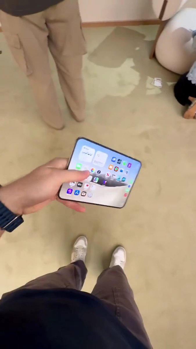 iPhone Duo is totally one-handed friendly too! 👀👇