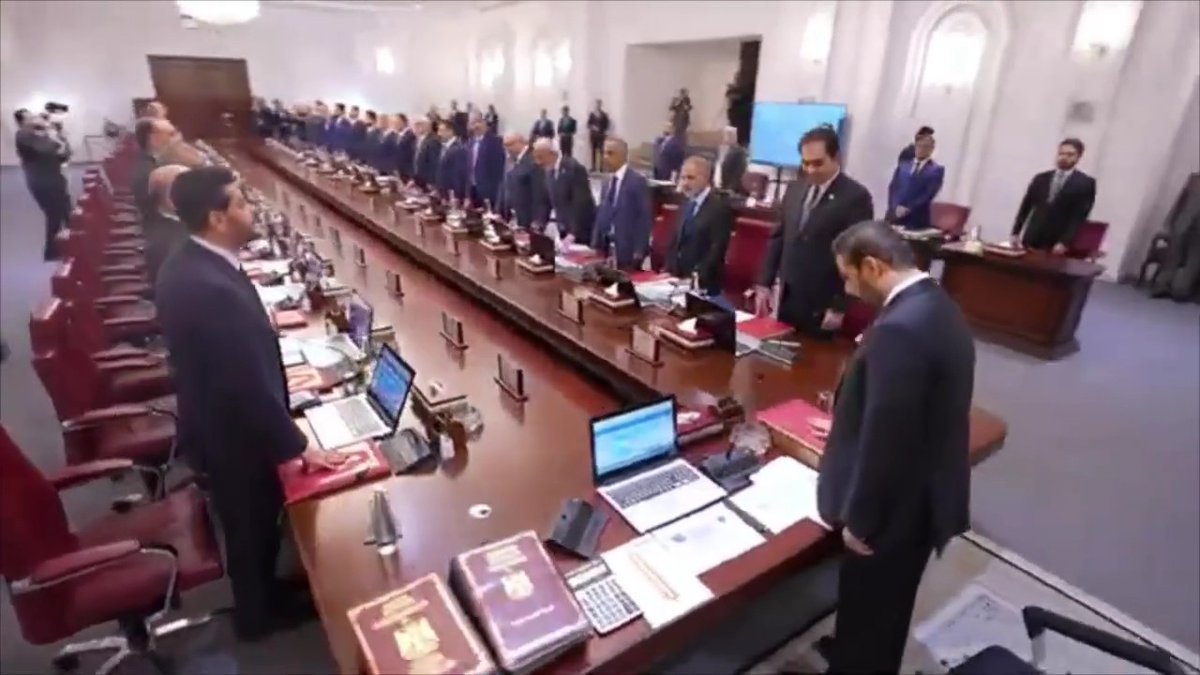 🔴 الزيدي يفرض على حكومته تأدية القسم قبل البدء بأول جلسة لها بعد اكتمال الكابينة.