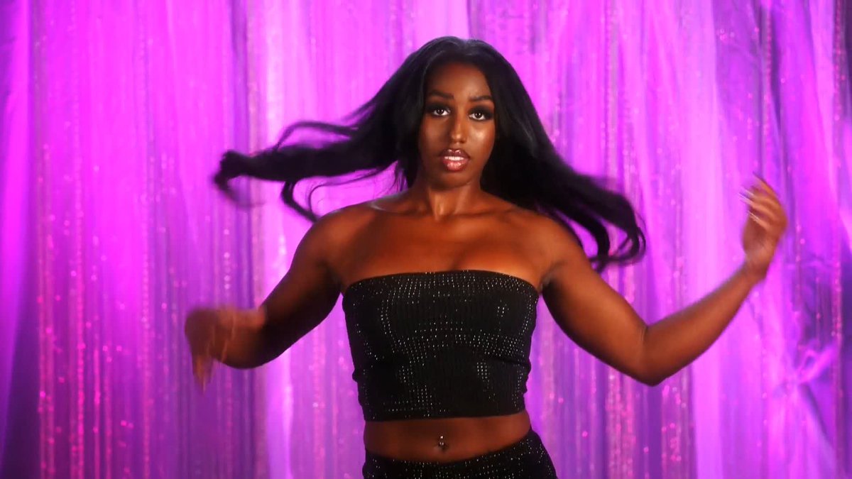 PAY ATTENTION 🪞 Chantelwwe is SO ready!