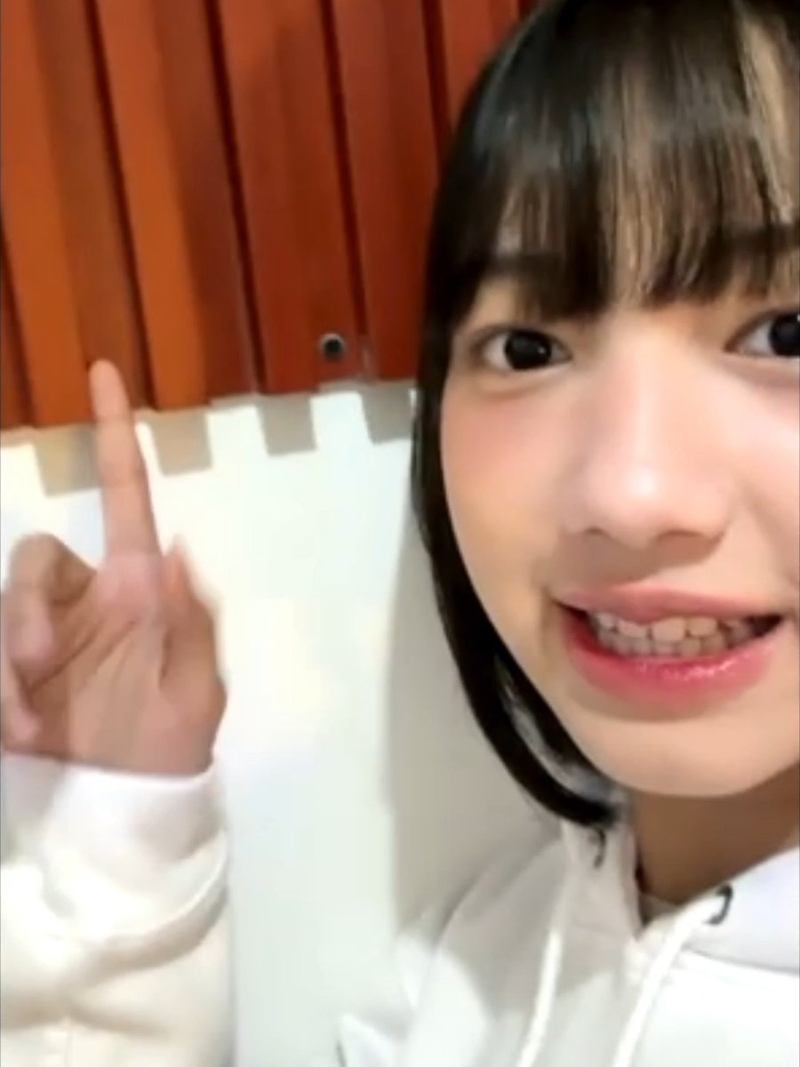 "AKU YANG PUNYA TEMBOK KALIAN YANG NGEYEL YAH 😠" "MERAH DARIMANAAAA?!!! BUKA MATA KALIAN BUKAAAAAA 😠😠"