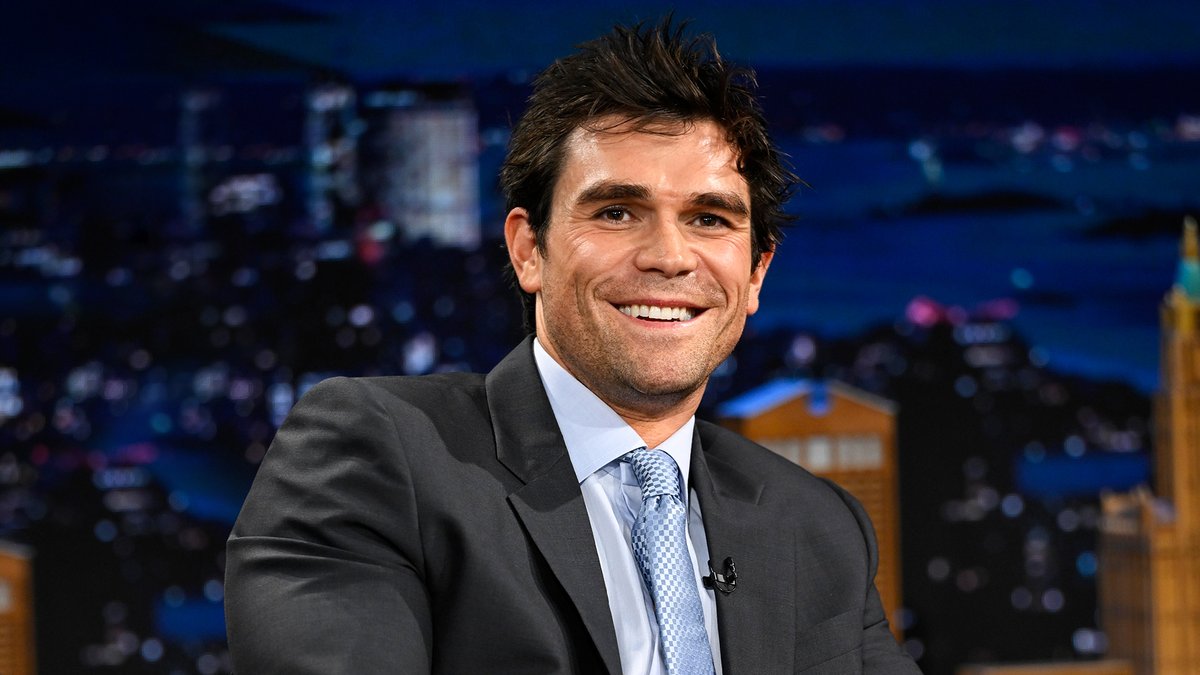 KJ Apa does his best Jim Carrey impersonation 🤣 #FallonTonight