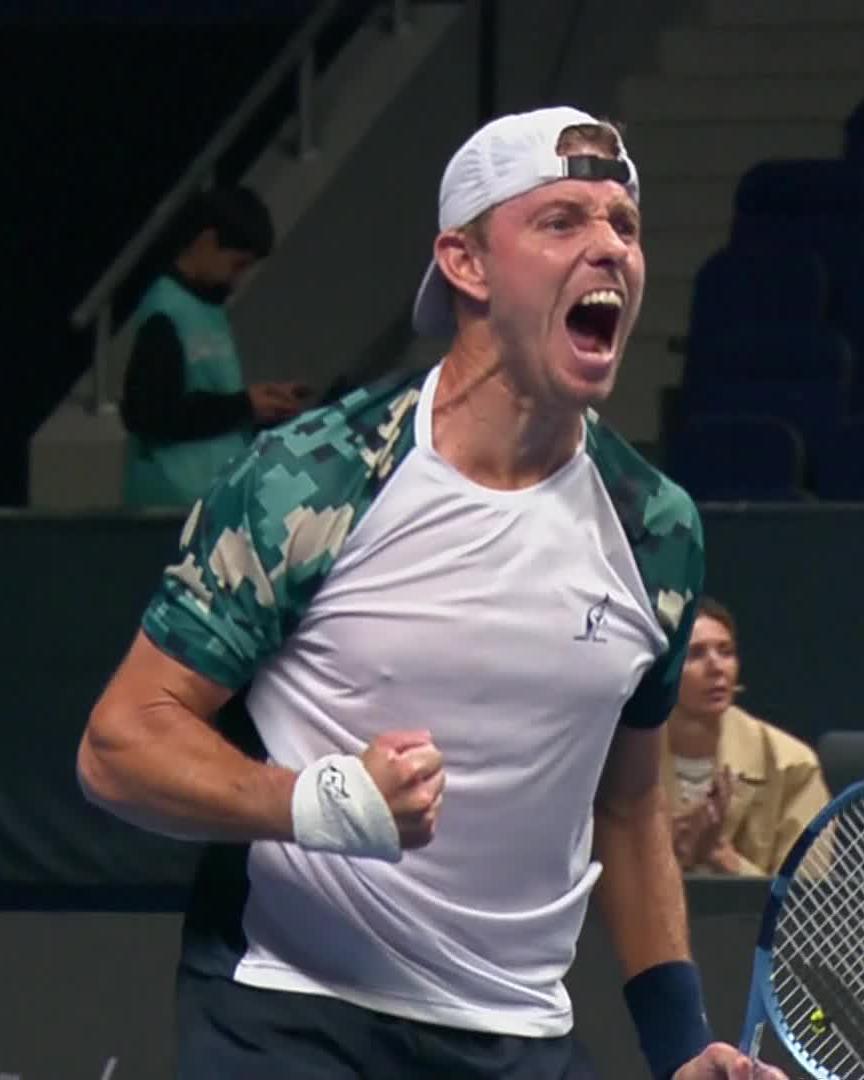 What a performance 😳 James Duckworth hits 17 aces to take down No. 2 seed Darderi, 7-5 7-6, and reach the last eight! #AlmatyOpen