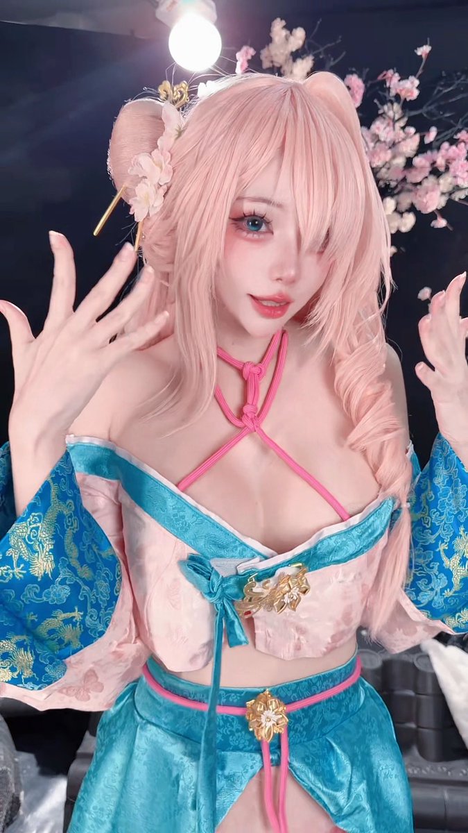 Fighting pink hair #sylvia #cosplay #BrownDust2