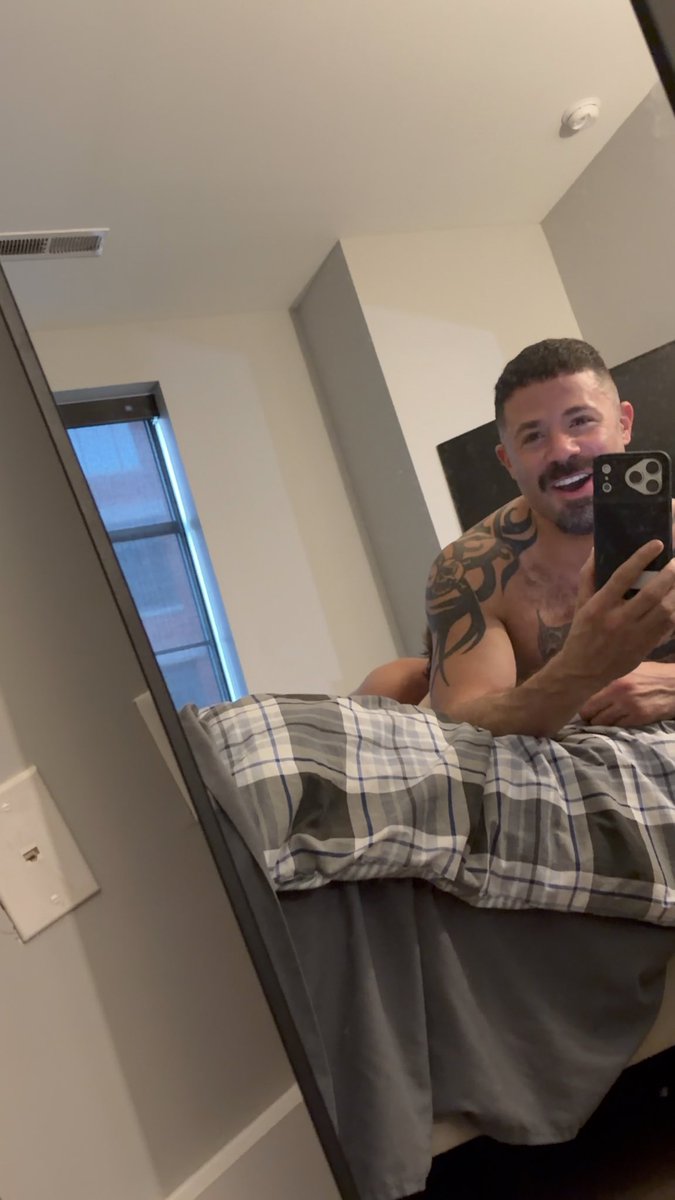 Bro, I kept asking this college stud questions… 😂 Not ONE answer. Apparently, his mouth was too busy. 😈🤣 #Daddy #GayTwitter