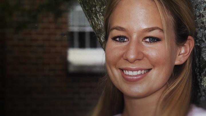 In 2005 verdween de 18-jarige Natalee Holloway op Aruba en kwam ze nooit meer thuis. Ruim 20 jaar later vertelt haar moeder Beth voor het eerst het hele verhaal. 🎥 Taken: Natalee Holloway
