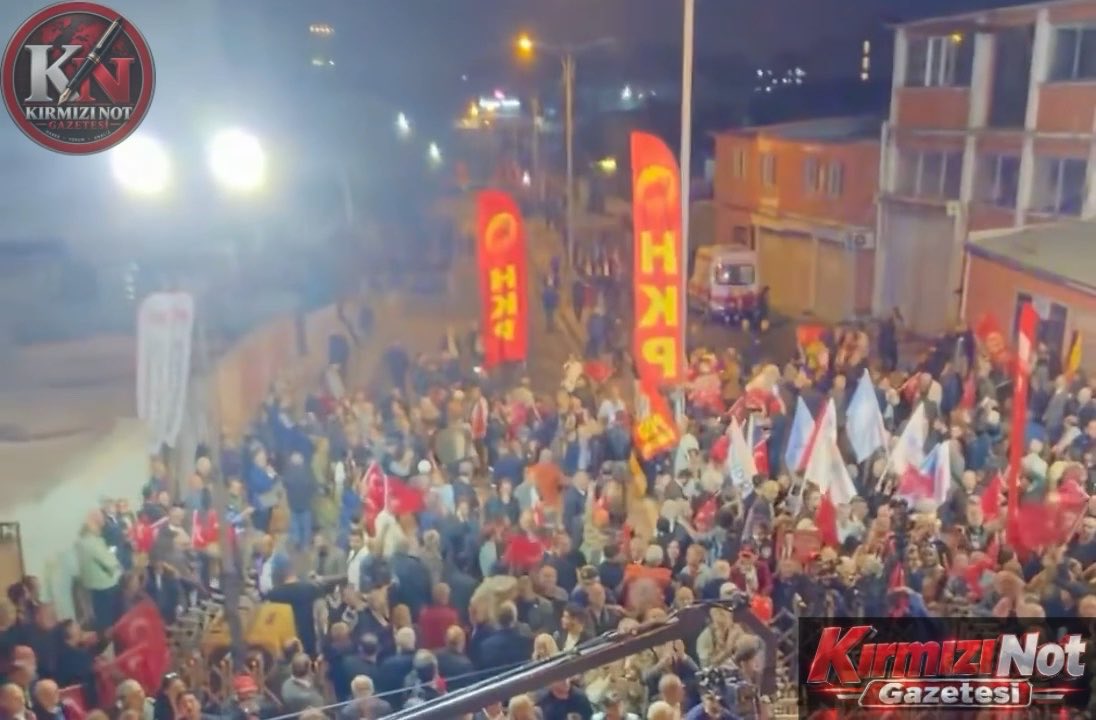 Özgür Özel’in Halk TV’ye destek mitingine akın akın sevgi seli! Milyonlarca yeni partili, STK’lar ve diğer partilerin de katılımıyla öyle büyük bir izdiham yaşandı ki(!), Halk TV ve Cafer Mahiroğlu destekçileri birbirlerini ezdi! Meydanlar taştı, sokaklar doldu, insan seli durdurulamadı! Böylesine büyük bir sevgi selini dünya görmedi!(!)