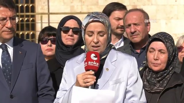 DEVA Partisi Milletvekili Sayın Elif Esen ve Sayın İdris Şahin ile basın açıklamamız. Mv. Esen: "Biz sapla samanı, akla karayı, masumla teröristi, suçluyu birbirinden ayırmalıyız. Masum evlatlar hapishane köşelerinde çürümemeli. Yaşları geçiyor, müebbet hapse mahkum olmuşlar. 20 yaşında girdiyse o çocuk, 50 ile 60 yaşlarında belki de çıkacak ve artık yaş almış bir birey olarak çıkacak." #15TemmuzunMağdurAskerleri