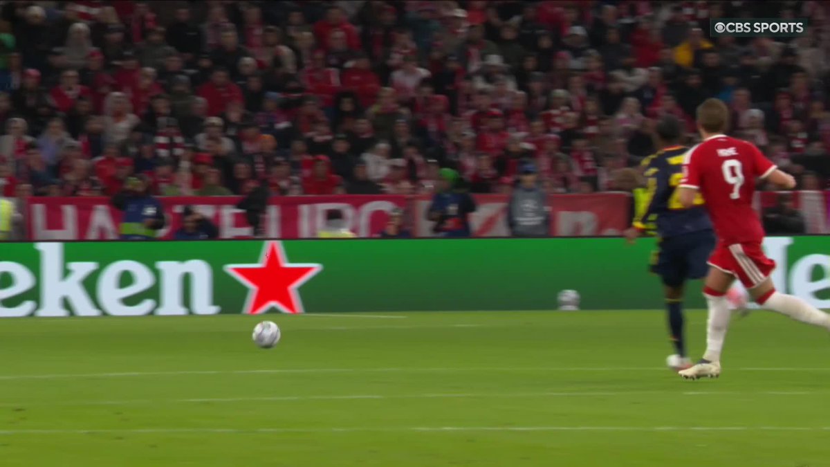 Alphonso Davies finishes off an outstanding Harry Kane ball 🔥 Stunning football from Bayern to answer back 😤