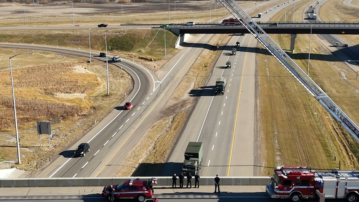 The Edmonton Police Service was proud to escort soldiers from the Princess Patricia’s Light Infantry as they returned to Edmonton from CFB Wainwright. Many EPS members have served in the Canadian Armed Forces and still have close ties to the military. We share a common bond of duty, and because of that, the recent tragedy that occurred at CFB Wainwright is felt deeply by every single one of our officers. Our hearts go out to the families of the four brave individuals who lost their lives and to the injured personnel recovering in hospital.