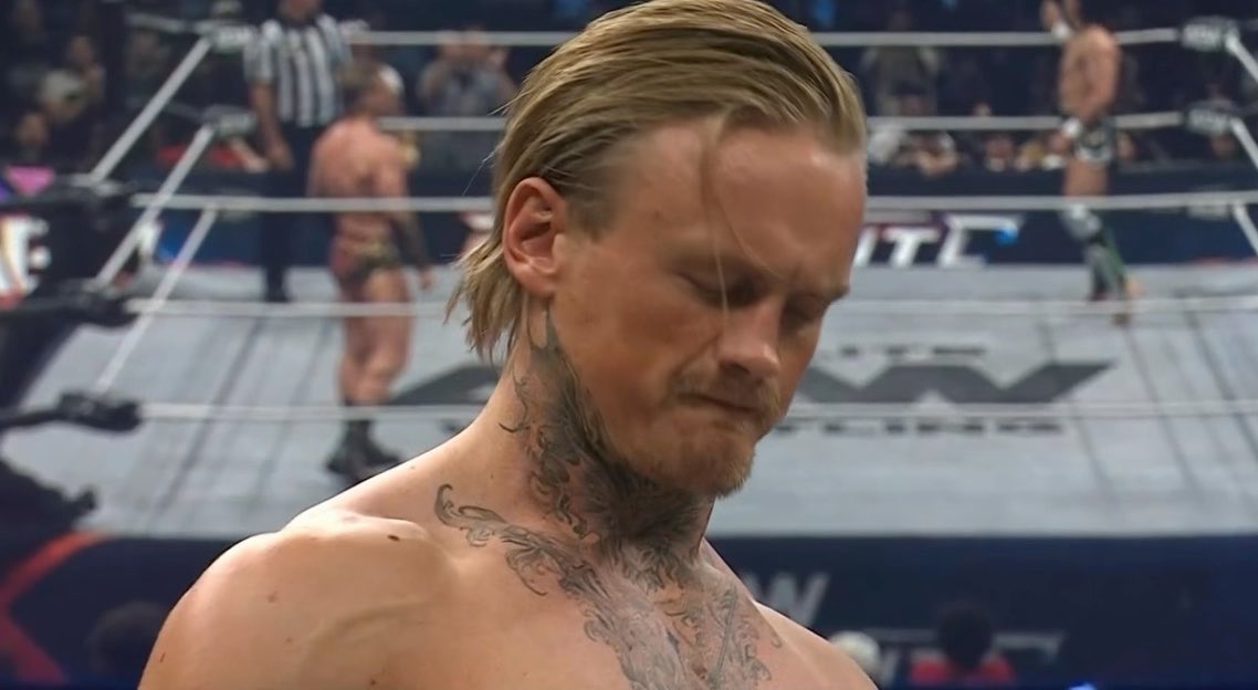 Ilja Dragunov takes in all in from the crowd during his first ever AEW match up. Look at the emotion on his face. #AEWDynamite