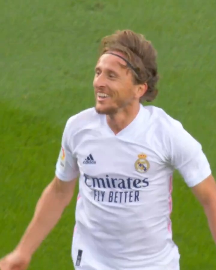 La clase de Luka Modrić. 🤍 ELCLÁSICO | LALIGAHistory