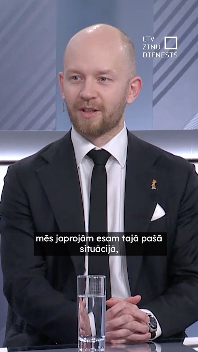 “Manuprāt, premjers izskatās apjucis, jo, iespējams, šis milzīgais mandāts ir radījis tādu zināmu varas skurbumu “Apvienotajā sarakstā”. [..] Mēs gaidām, kad beidzot sāksies tas politiskais process ap valdības veidošanu, jo viņš vienmēr prasa laiku,” raidījumā “Rīta Panorāma” uzsvēra partijas “Progresīvie” Saeimas frakcijas vadītājs Andris Šuvajevs. 🖥️ Interviju skaties šeit: