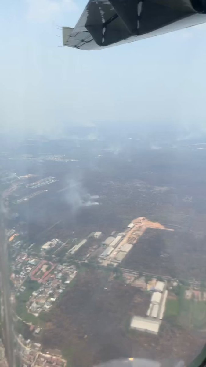 JUST IN 🚨 Penampakan di lahan yang habis kebakaran di Kalimantan. Keliatan udah ada yang dikotak-kotakin. INI UDAH JELAS BANGET BUAT SAWITNYAA 🤬