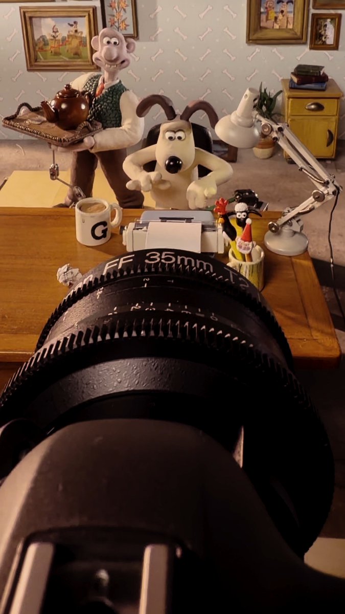 Grand: The Autobiography of Gromit is OUT NOW! Take a sneak peek behind the scenes with Nick Park and see how the book cover came to life! 👀 Grab your copy now: Grand is available in the US from the 27th Oct! #WallaceandGromit #Aardman