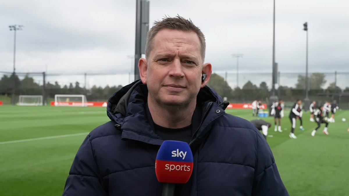 🚨 Team news: Bradley Barcola wasn’t shown on the Sky cameras as he is doing an individual recovery session. Víctor Muñoz is again absent from training as he recovers from a knock to the knee. Dominik Szoboszlai and Jeremie Frimpong are also absent. Szoboszlai is out for one to three games, while Frimpong is out for around four weeks. #LFC
