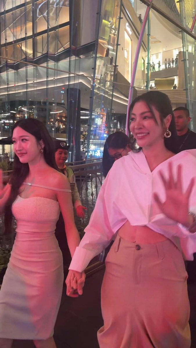 คนสวยมาแล้วค่า 😍 FAYEATOM BAAB EFW26 #FayeAtomatEFW26ICONSIAM #FayeAtom #ELLEFashionWeek2026 #EFW26ATICONSIAM #ICONSIAM