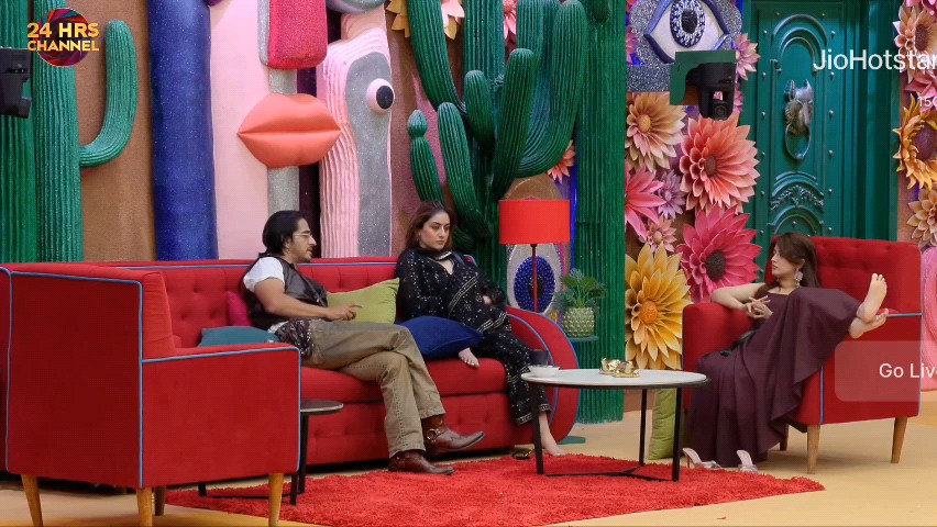 Qazi exposes Mahi's game that she doesn't want him sitting with Uditi Arishfa but sits with bullies everyday 🔥 #QaziTouqeer • #BiggBoss20 • #BB20