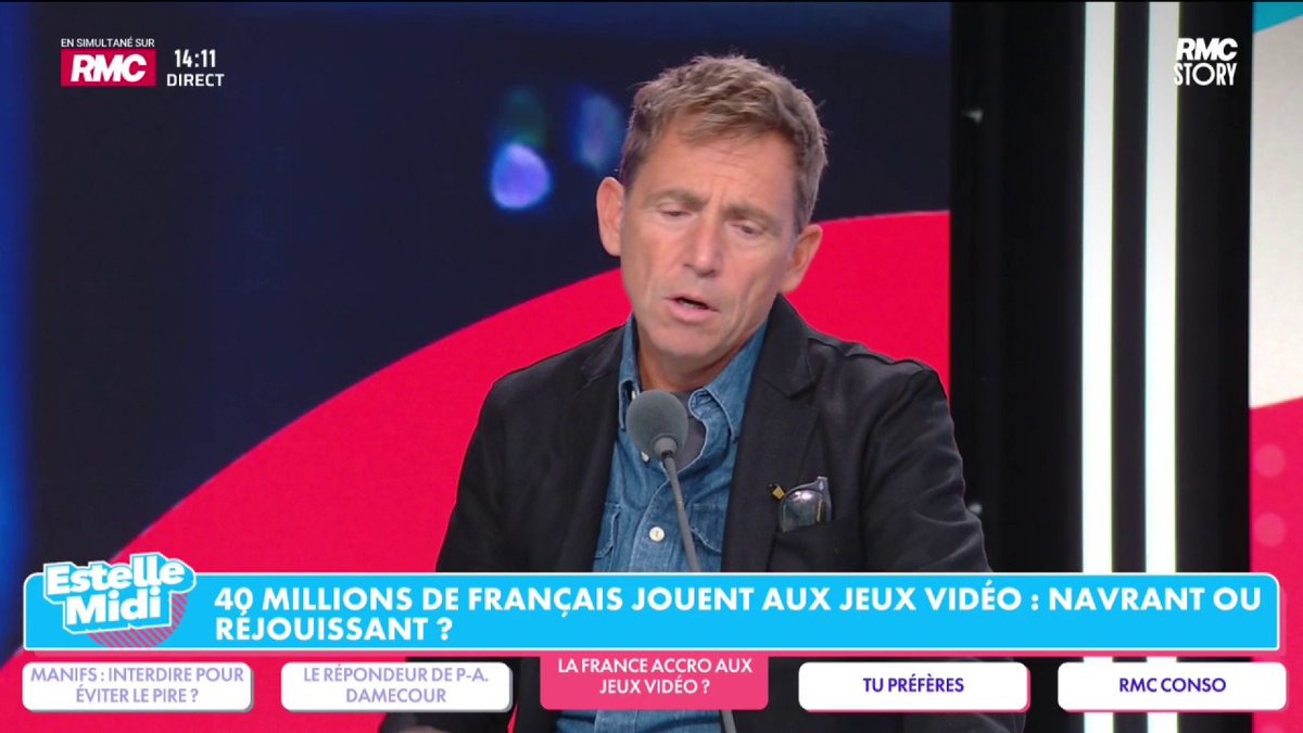 🎮 Jeux vidéo 🎙️ Daniel Riolo : "J'étais à fond sur Fifa, mais je ne pouvais pas m'empêcher de me dire que c'était une perte de temps ! Ce qui m'angoisse, ce sont les "kidultes" ! "J'ai 35 ans et je continue à m'abrutir là-dessus", il y a une limite. Il faut passer à autre chose"