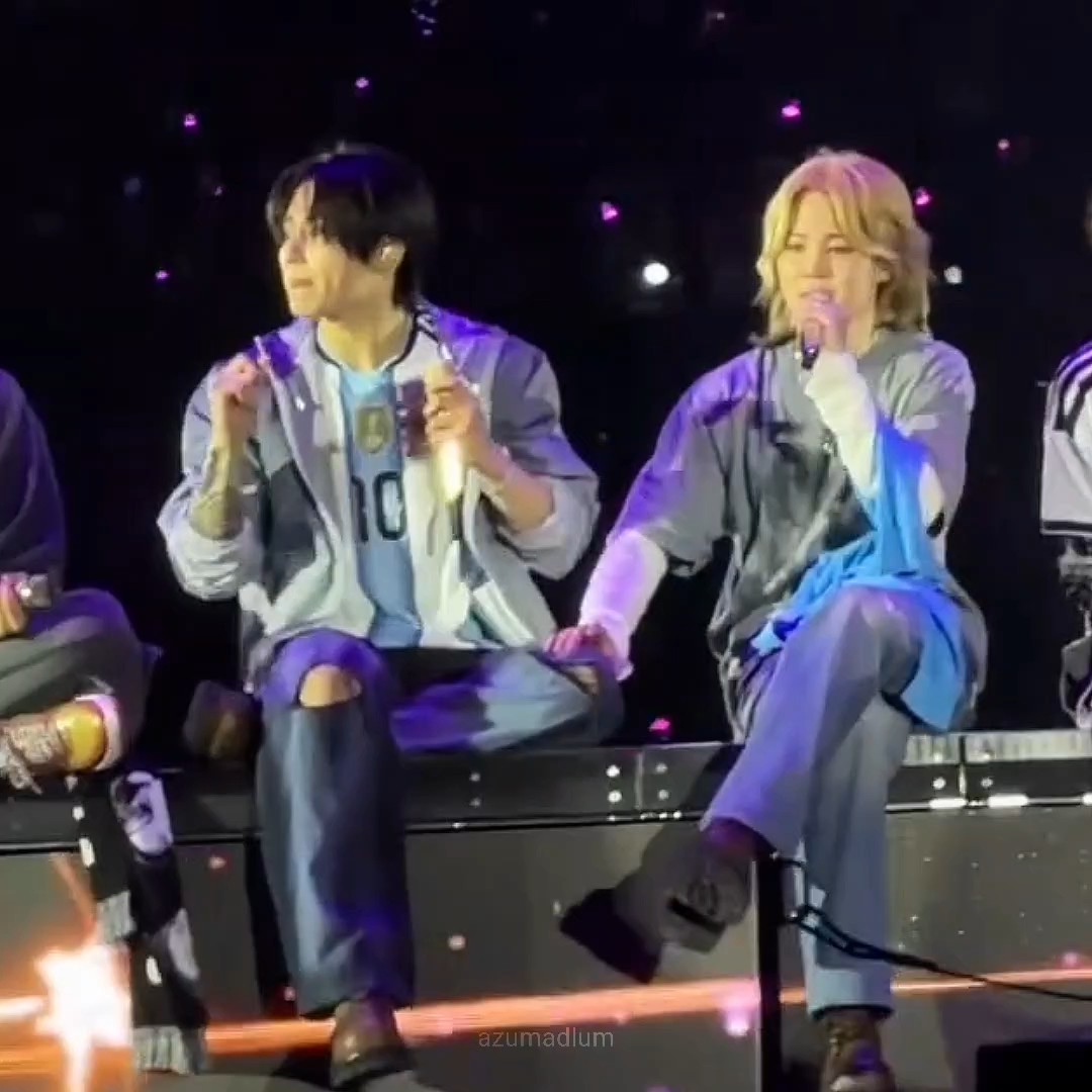 jimin following the rhythm tapping on jungkook’s knee 🥹 my heart hurts 😭🫂