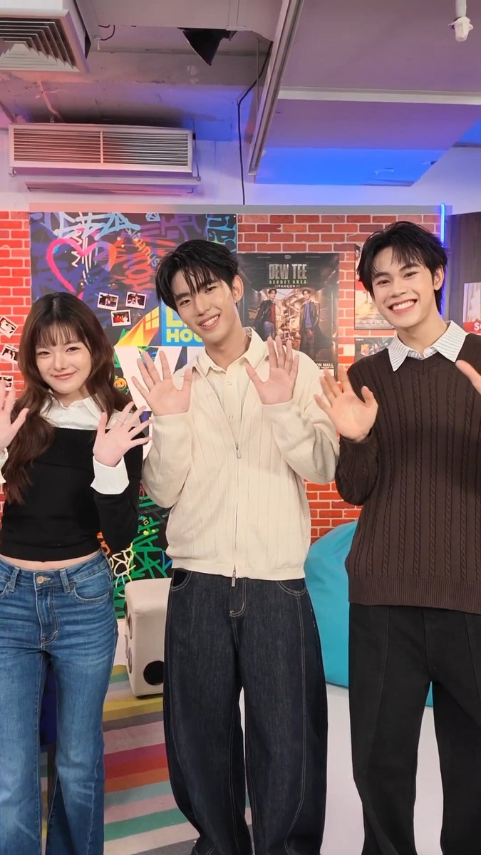 #GMMTVLiveHouse วันนี้ “ตาต้า มายเม่ และพร้อม” อยากคุยกับทุกคนมากๆ เลย แล้วอย่าลืมมาให้กำลังใจพิธีกรหน้าใหม่กันด้วยน้าาาา 🥇🌟 GMMTV Live House ทุกวันอังคาร และ พฤหัสบดี เวลา 21:30 น. ทาง YouTube และ TikTok : GMMTV #GMMTV Tata_tarnpol Mymé | มายเม่ Prom.kcy "จิรภัทรจะเป็นเด็กดี Good Boy Series"
