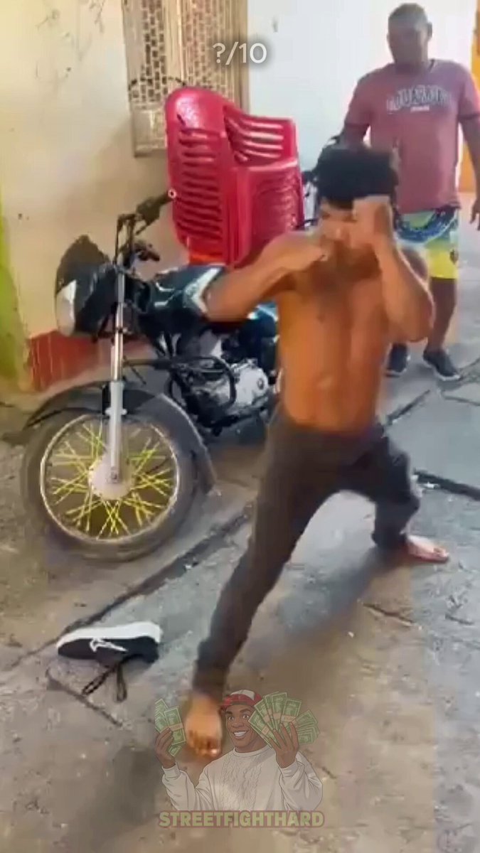 Size is important… until you meet a trained fighter, never fight someone with his stance covering half of his body