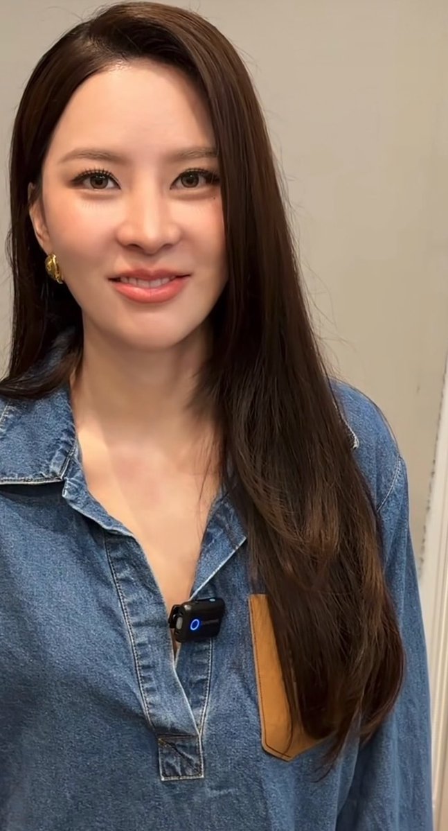 🐦‍🔥: วันนี้ นาทีนี้ เวลานี้ ปุยนุ่นรักใครที่สุด 🐒: พี่บิ๊นท์ สิรีธร 🐦‍🔥: ถ้าปุยนุ่นไม่เรียกบิ๊นท์ว่าบิ๊นท์ จะเรียกว่าอะไร 🐒: เรียกว่า ที่ร้ากกกกกกกกก😊 🐦‍🔥: ปุยนุ่นขาดบิ๊นท์ได้มั้ย 🐒: ขาด…ไม่ได้ เอาเหอะ สรุป ปนบปฟก 🤭🤭🤭 #PuinoonBint݁ #BintSireethorn #Puinoonwrsr