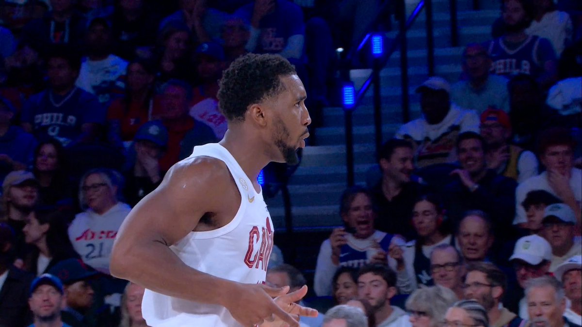 SPIDA BEATS THE SHOT CLOCK 🕷️ Cavs up big early on the 76ers in Philly 🍿