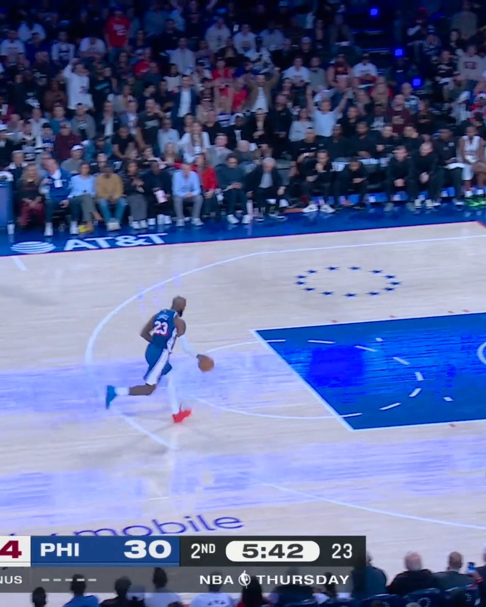 LeBron's first dunk at home 👑 The Philly crowd was HYPED 🔥