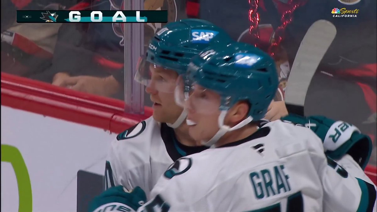 You've gotta see this passing play from the San Jose Sharks! 🦈
