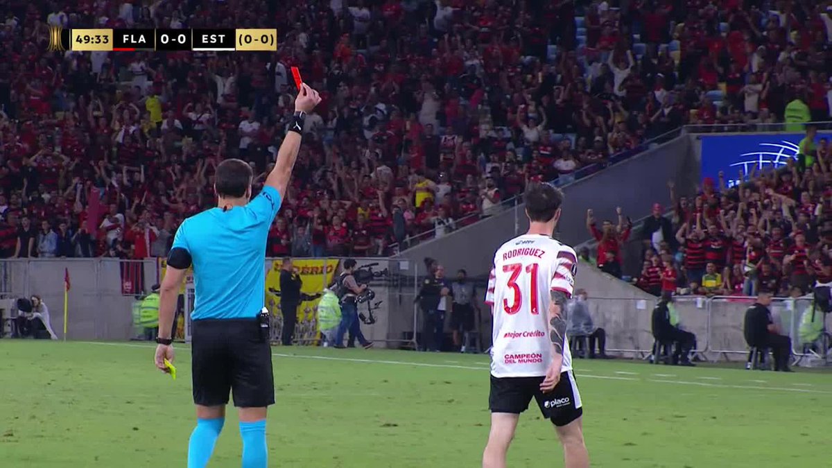 ¡¡ANTES DE LOS 5 MINUTOS DEL SEGUNDO TIEMPO, BALTASAR RODRÍGUEZ EXPULSADO POR DOBLE AMONESTACIÓN!! Malas noticias para Estudiantes, que sigue empatando 0-0 ante Flamengo en el Maracaná... 📺 Mirá TODA la CONMEBOL #Libertadores por ESPN en el Plan Premium de #DisneyPlus