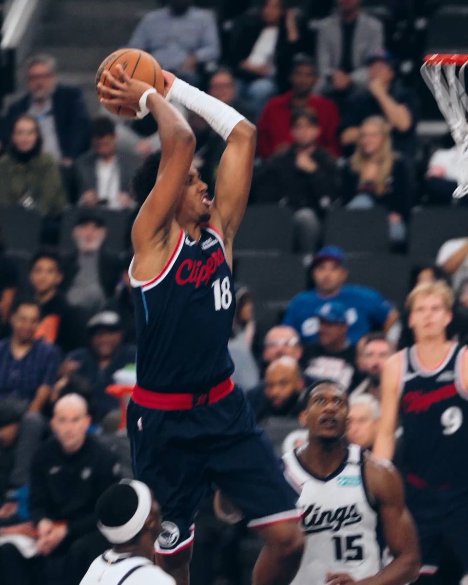¡¡VAMOOOOS!! 🇪🇸 Baba Miller’s first career NBA points came off a MONSTER dunk! 💥