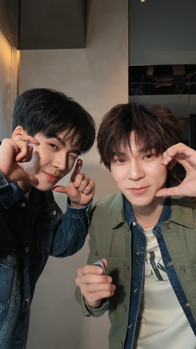 This week, we joined 2Tee and Auau อู่อู๋ (THIRD Tharit) in Shanghai for calvinklein and we have an exclusive interview with the boys to talk style and fit, sexiest thing to wear and how they would style each other. Check it! #calvinklein #mycalvins #calvinkleinxteetee #calvinkleinxauau