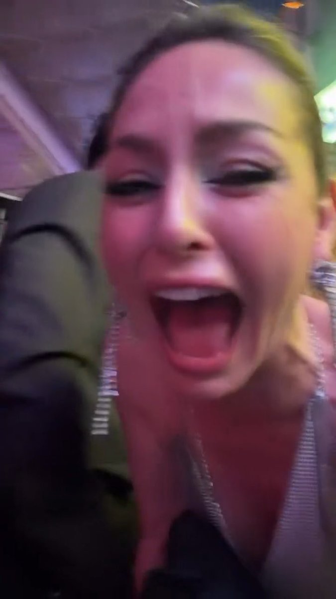 Gema viendo como todas las fans andan enamoradas del Ese 🤣 #GemaGaroa