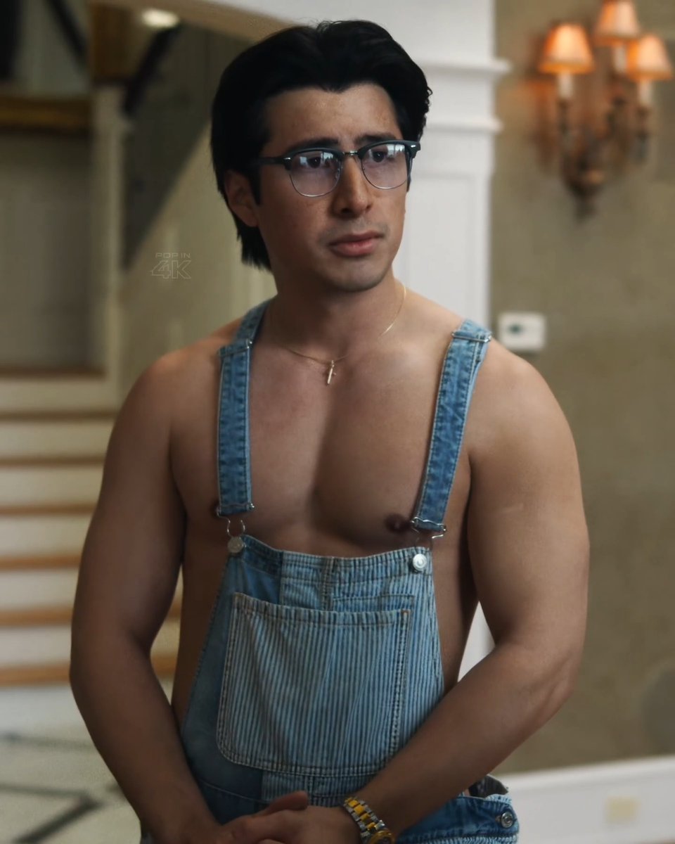 Hudson Williams in the pilot episode of YAGA… his first scene and they already said tiddies out