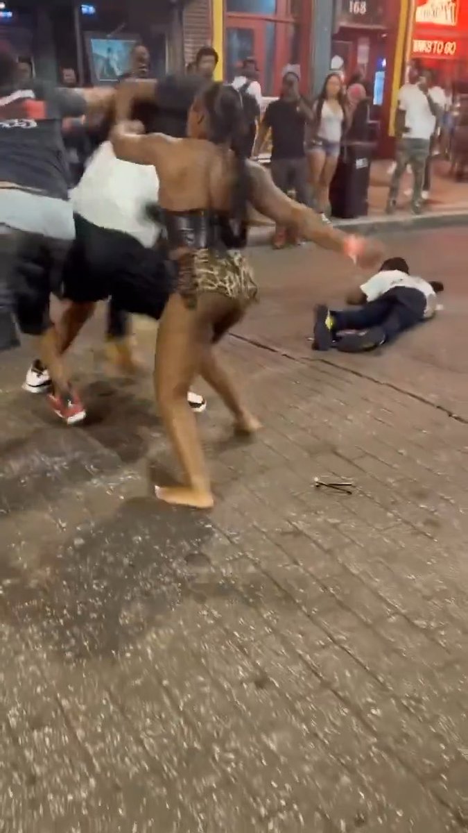 Girlfriend stood her ground during a brutal fight between her boyfriend and three men 👀