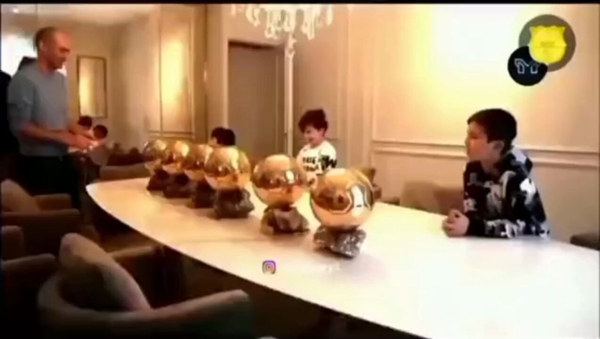 Throwback to this Ballon d'or conversation between Lionel Messi and his son Mateo, kid even predicted his 8th Bdor back in 2021 Messi 🎙️ “I won the 7th” Mateo 🎙️ “Why?” Messi 🎙️ “I don’t know” 😭😭😭