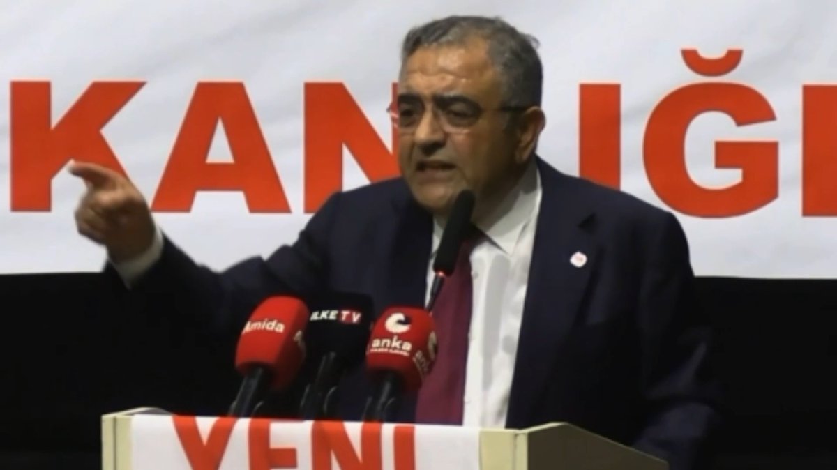 YENİ Partili Sezgin Tanrıkulu: "Neden Milli Güvenlik Kurulu kararı çıkmıyor? Neden? Örgüt kendisini feshetmiş, elli kere söylüyor. Neyi bekliyorsunuz? Ölçüyorlar. Neyi ölçüyorlar biliyor musunuz? Bu meselenin, bu sürecin kendilerine siyasi bir yararı var mı yok mu, bunu ölçüyorlar. Eğer o siyasi yararı görmezlerse yarın öbür gün 2015'teki gibi bir tekme atacaklar."