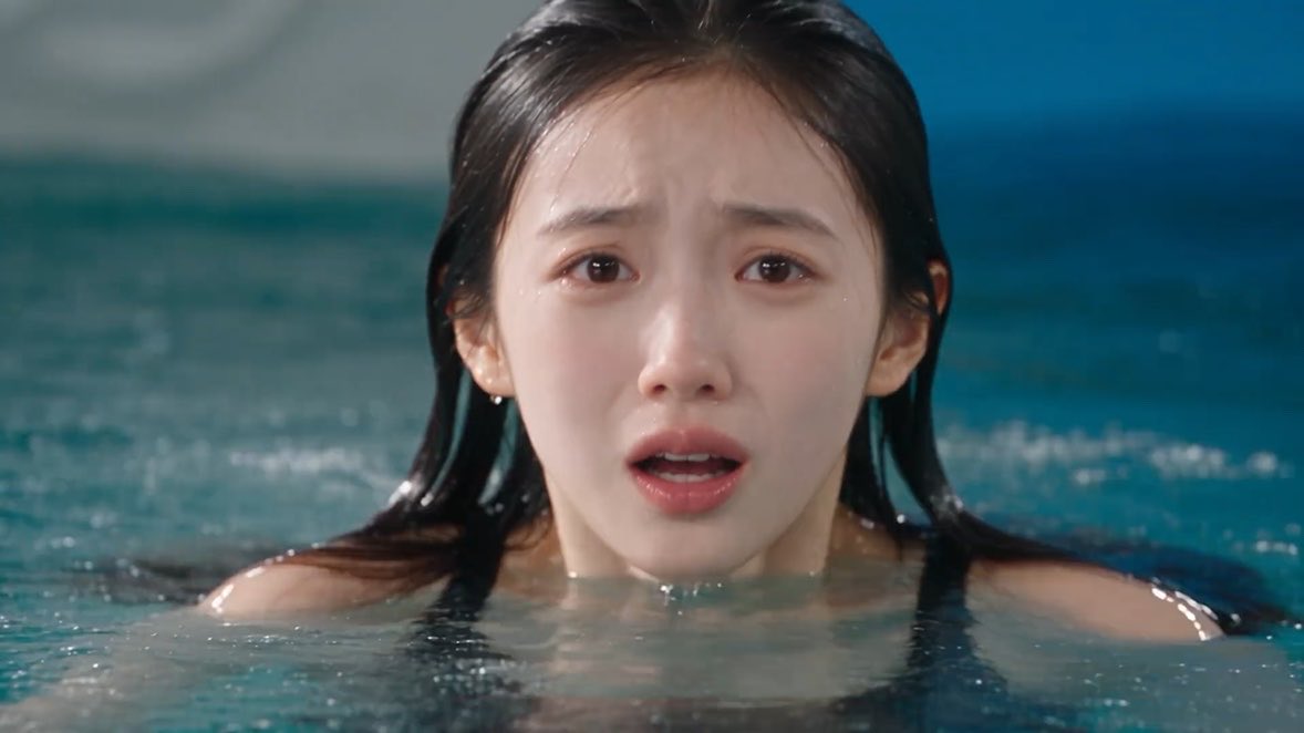 水上运动会,美女最后无奈落水了🤣