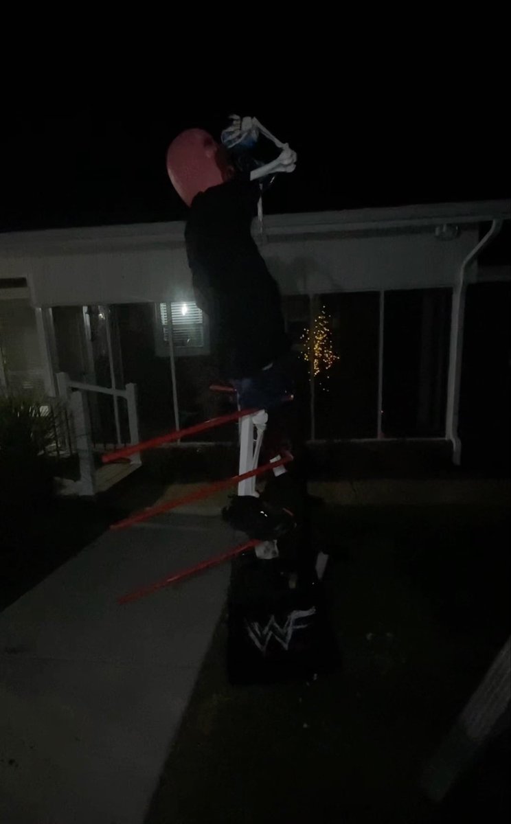 THIS MIGHT BE THE GREATEST HALLOWEEN DECORATION OF ALL TIME STONE COLD PUMPKIN WITH THE BEERS 😭 - WWEBOY1212