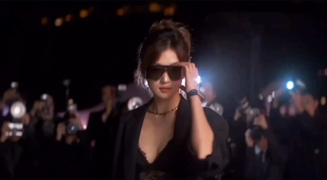 พี่เท่หรือไม่ น้องๆ ? ซุนเชียนแบบถูกสเปกเชดโด้มาก คือขอเอาไปใส่เพลงเลยอะ ทนไม่ไหวจริง ยัยมียันท่าร้อนในอะ ซุนเชียนทำไรนิ อย่างเท่อย่างหล่ออย่างกึง #SunQian