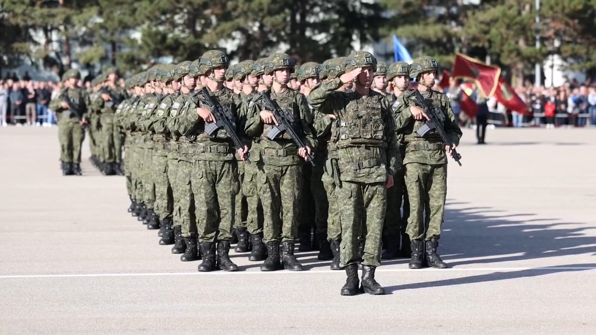 🇽🇰 Kosovo got 516 new soldiers. This is the largest generation of recruits in the country's history. Kosovo PM Albin Kurti has pledged up to 1 billion euros in investment for the army.
