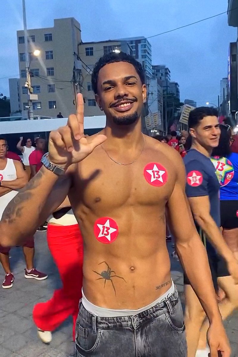 Gostosos com Lula no incentivo pra ir pras manifestações e limpar a vista KKKKKKK. Se tu te acha gostoso, tu é gostoso SIM! 💋 . Entre no canal "EXÉRCITO DO LULA " no WhatsApp URGENTE! #HojeTemShowDoLula #ExercitoDoLulaVenceuMaisUma