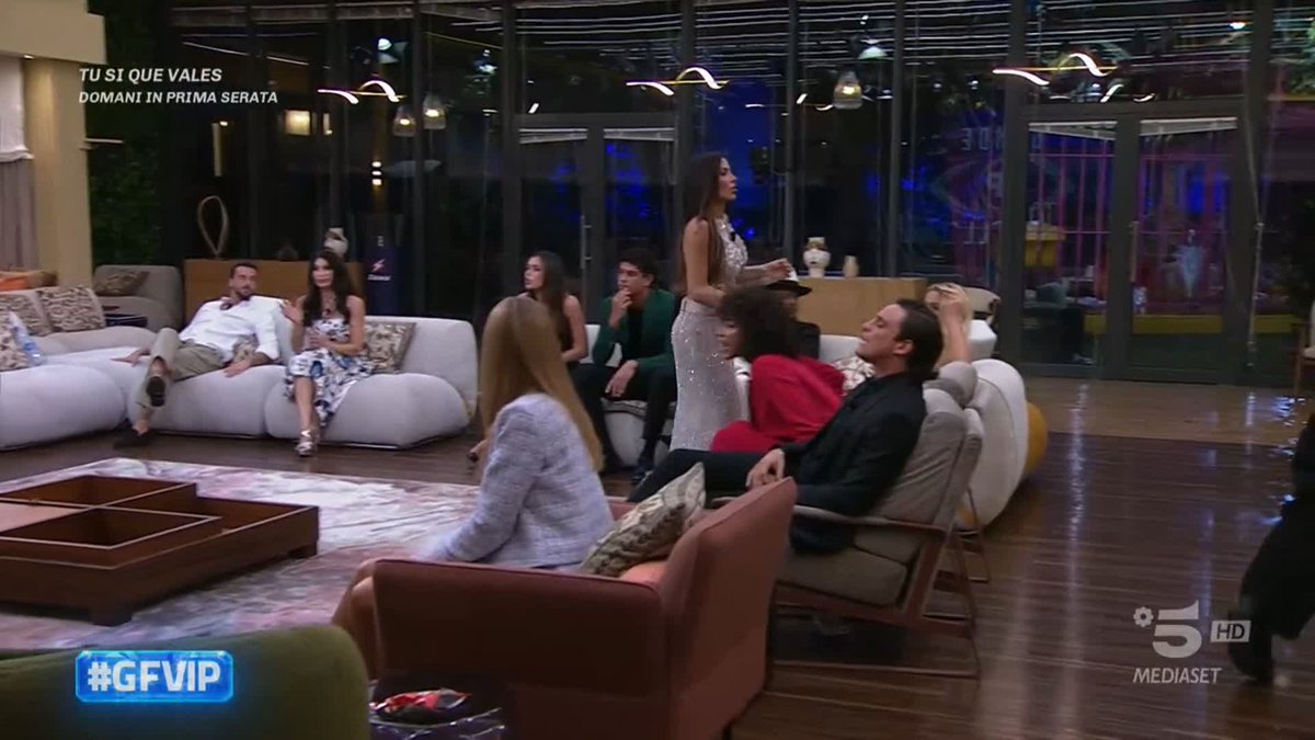 E la reazione di Alex non si fa attendere... 🔥 #GFVIP