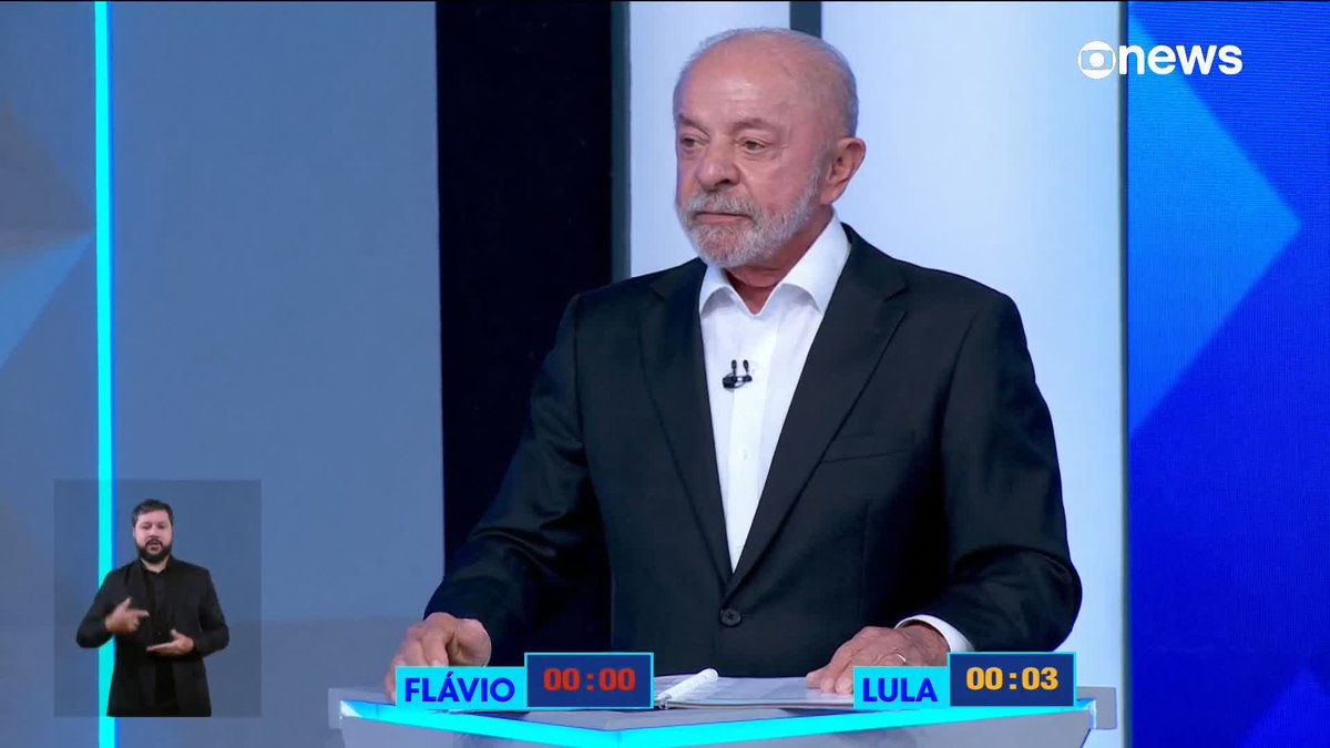 Lula pergunta a Flávio Bolsonaro sobre salário mínimo. Senador fala do endividamento da população. Presidente aborda a política do PT de aumento acima da inflação. ➡️ Assista à #GloboNews na TV e no Globoplay #eleições2026 #debate