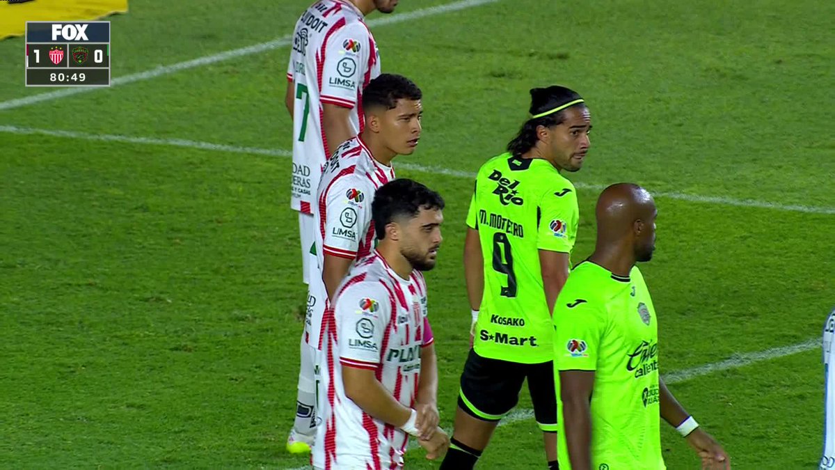 ¡Siempre atento! 🔥 Luca Martínez aprovecha la oportunidad y aparece para emparejar los cartones. FC Juárez responde ante los Rayos. 💚 #J14 #AP26 ✨ #LaLigaDeLaAfición