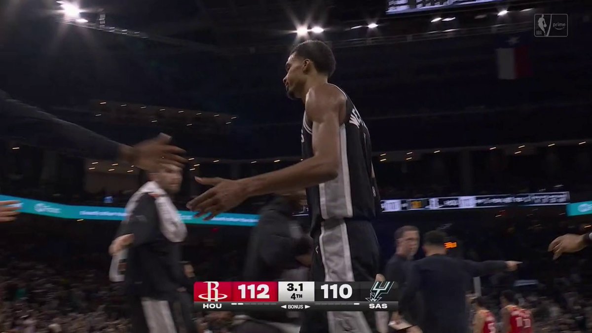 IMAGINE IF THIS COUNTED 😱 What could've been the game-winning bucket was made after the timeout whistle 😅