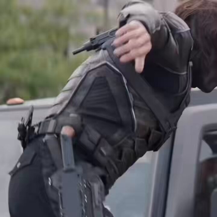 imagina ser fã do BUCKY BARNES e bolsonarista pqp fechem esse quiosque