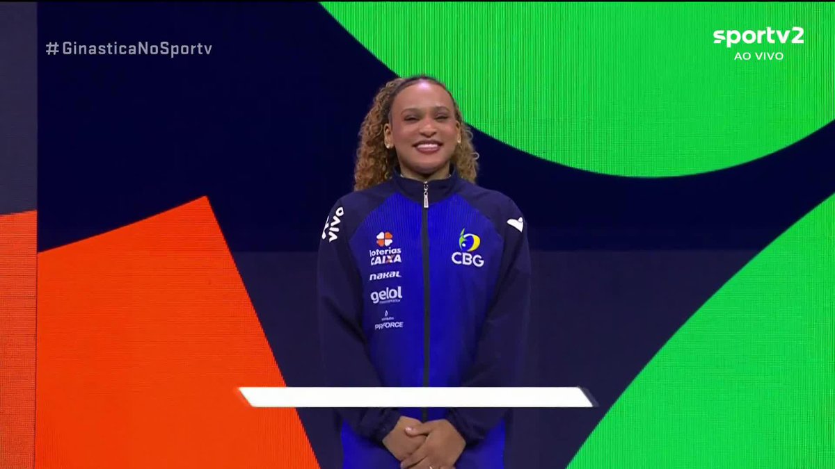 COISA LINDA! Rebeca Andrade subindo ao pódio ao som do hino do Brasil, com sua medalha de OURO no #MundialdeGinástica! 🇧🇷🥇