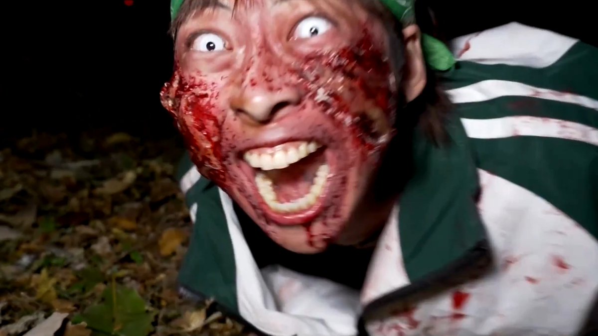 What looks like a sightseeing bus rolling past Seoul's landmarks turns into a nightmare on wheels as 'zombies' suddenly attack the vehicle in a Halloween program inspired by the popular South Korean movie 'Train to Busan'