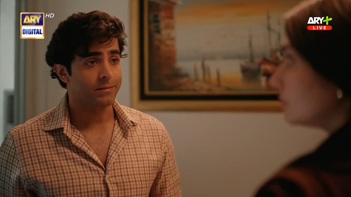 Bakr was looking so fine body hugging shirt, all happy smiling but trust Zaryab to do rang mein bhang ..lol #darenijaat